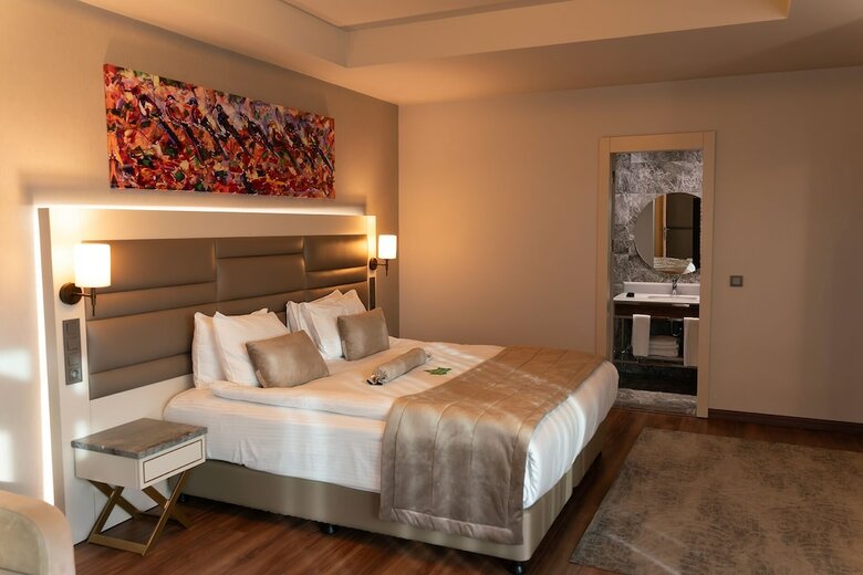 Golden Royal Hotel & Spa