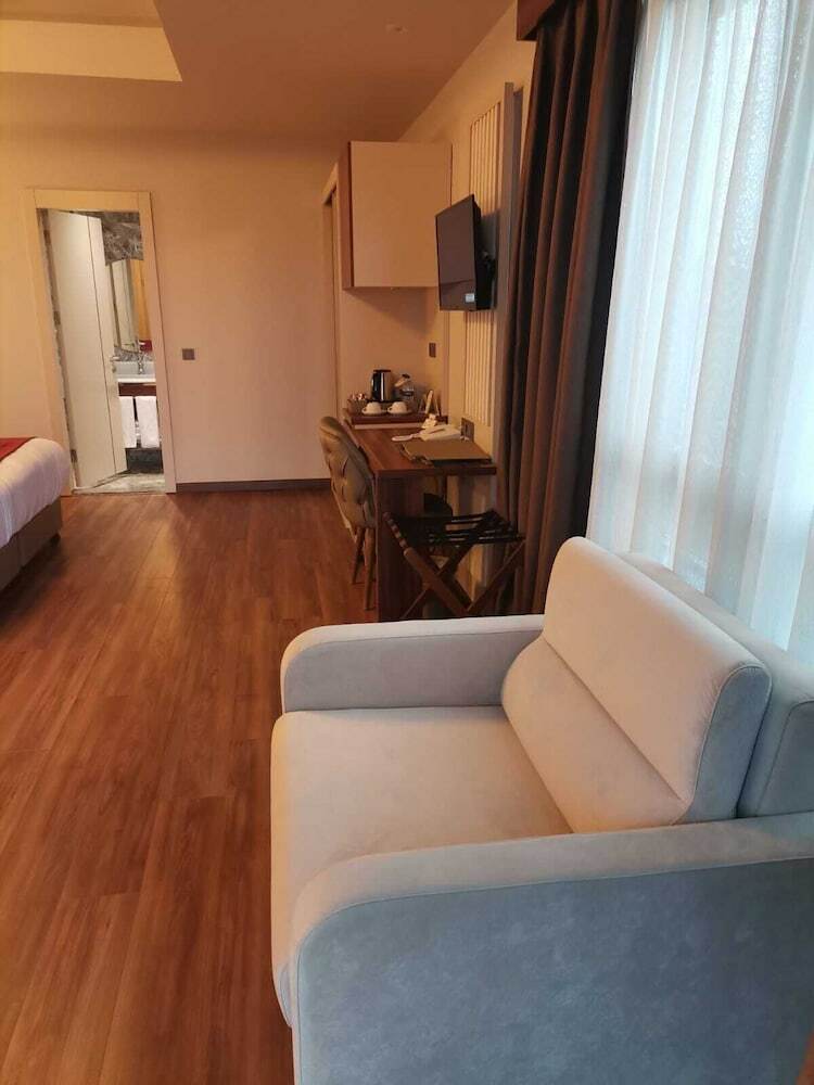 Golden Royal Hotel & Spa