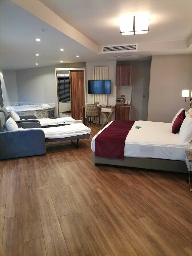 Golden Royal Hotel & Spa
