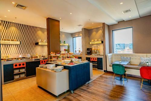 Hotel Hampton By Hilton Santiago Las Condes