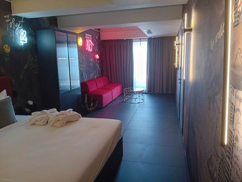So City Hotel Adults Only