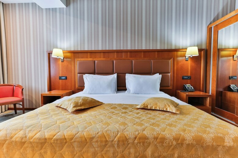 Kings Park Hotel
