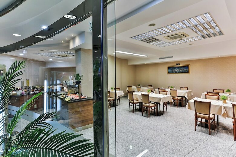 Kings Park Hotel