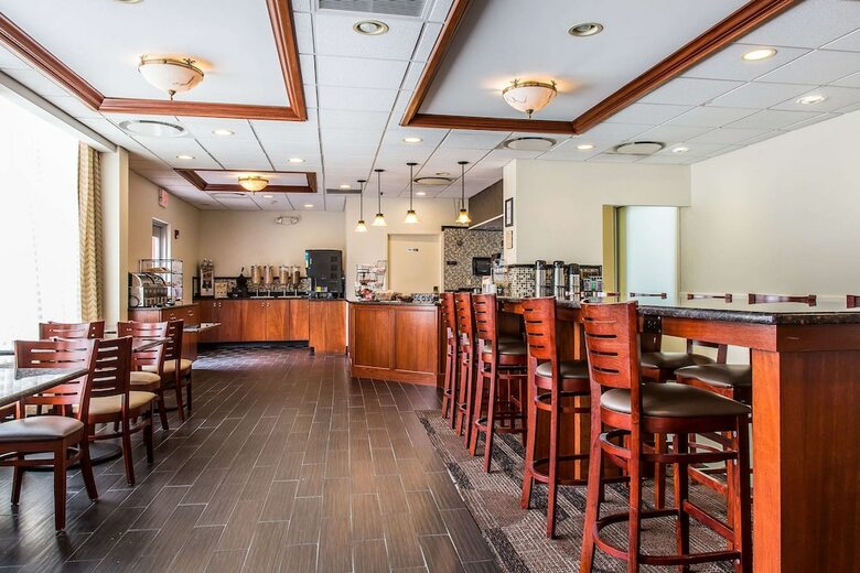 Clarion Hotel & Suites Hamden