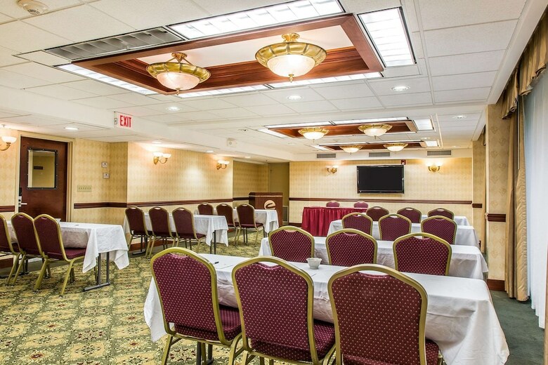 Clarion Hotel & Suites Hamden