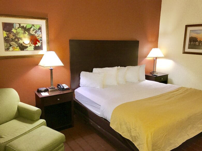 Clarion Hotel & Suites Hamden