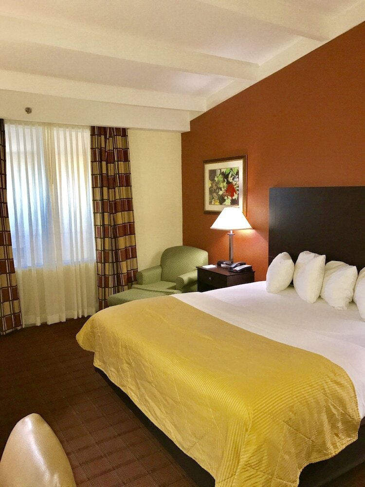 Clarion Hotel & Suites Hamden