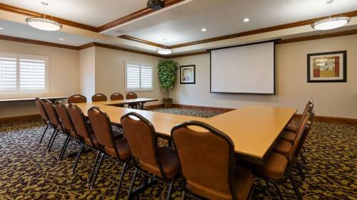 Best Western Plus Landmark Hotel