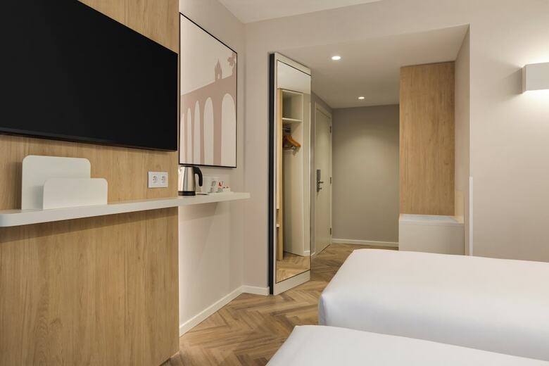 Holiday Inn Express �vora, An Ihg Hotel
