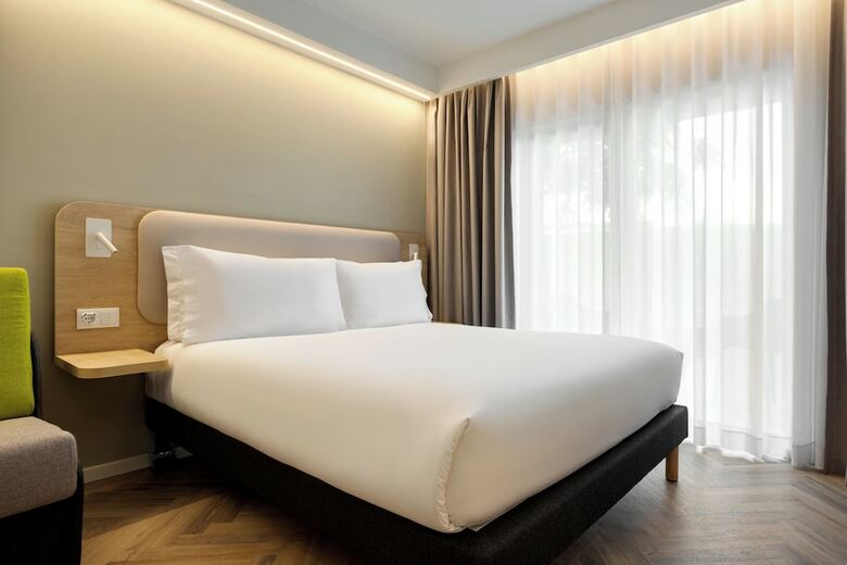 Holiday Inn Express �vora, An Ihg Hotel