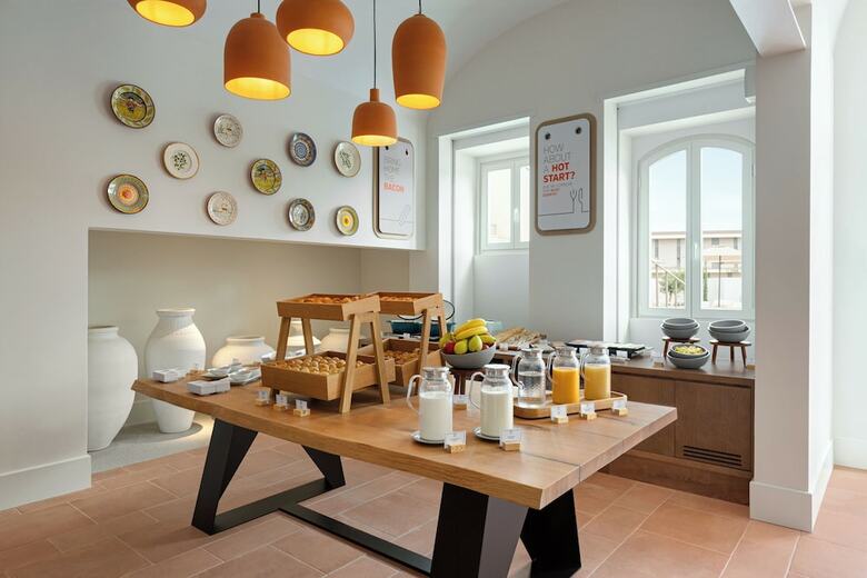 Holiday Inn Express �vora, An Ihg Hotel