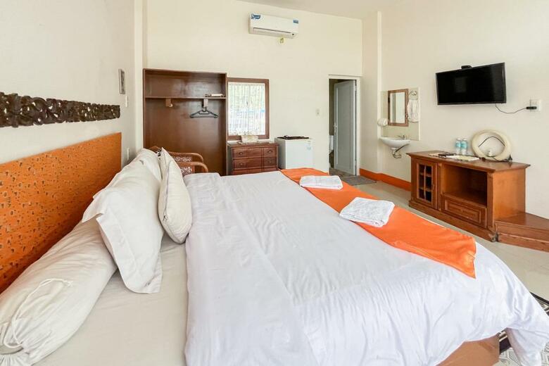 Urbanview Poma Hotel