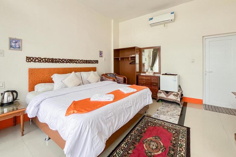 Urbanview Poma Hotel