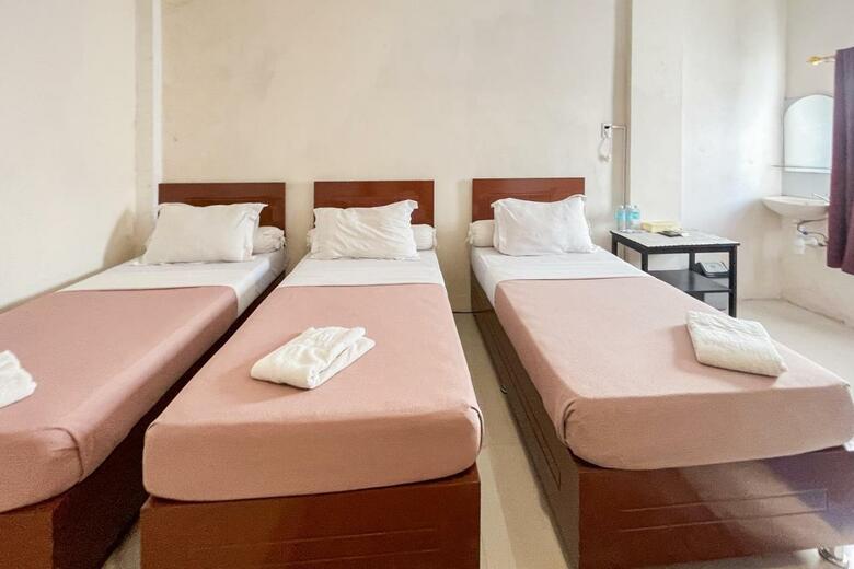 Urbanview Poma Hotel