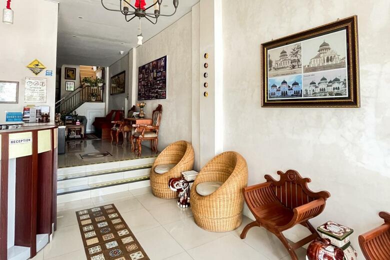 Urbanview Poma Hotel