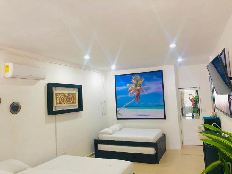Easy Hotel