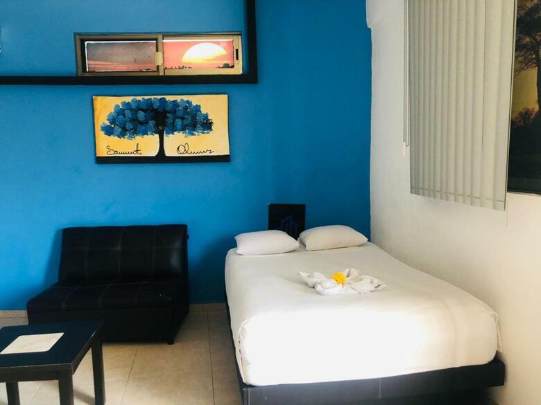 Easy Hotel