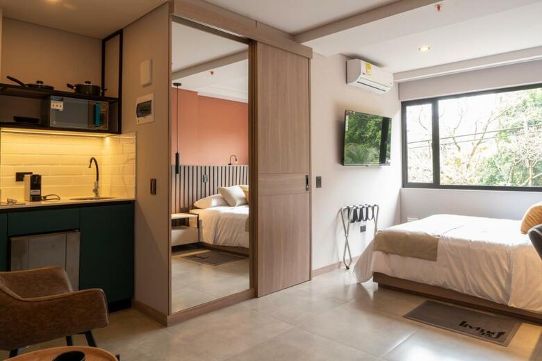 Hotel Living 35 Suites