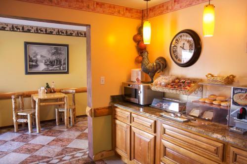 Hotel Gateway Inn And Suites