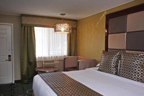 Hotel Gateway Inn And Suites