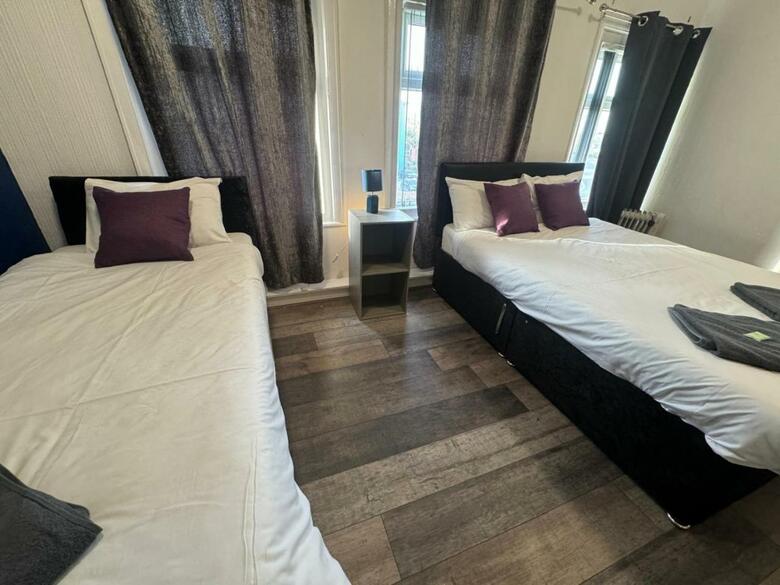 Hostal Burlington West Hotel