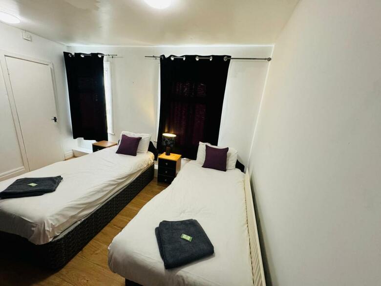 Hostal Burlington West Hotel