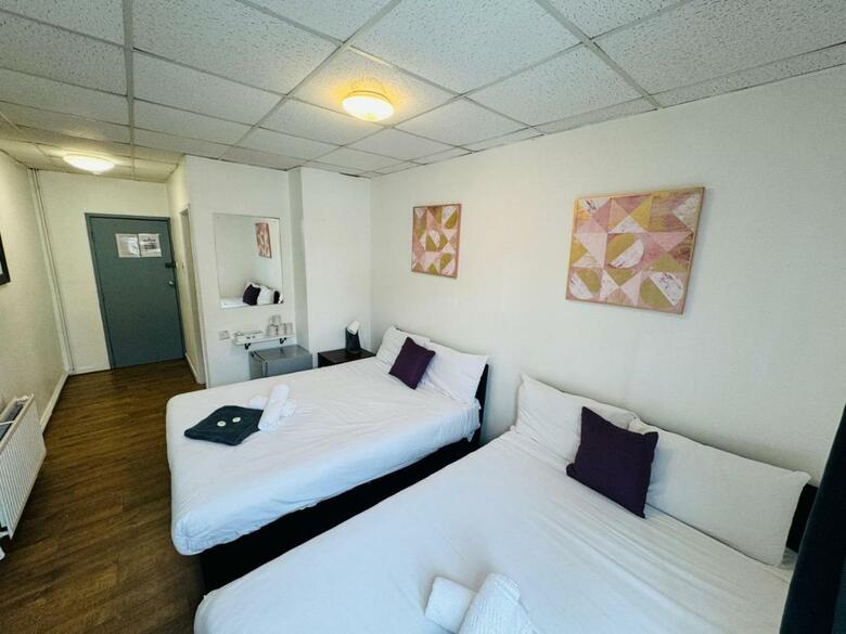 Hostal Burlington West Hotel