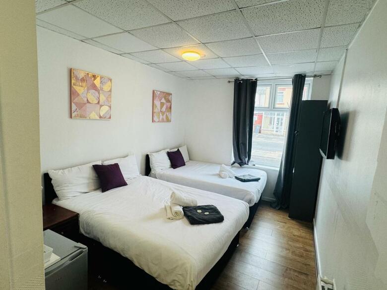 Hostal Burlington West Hotel