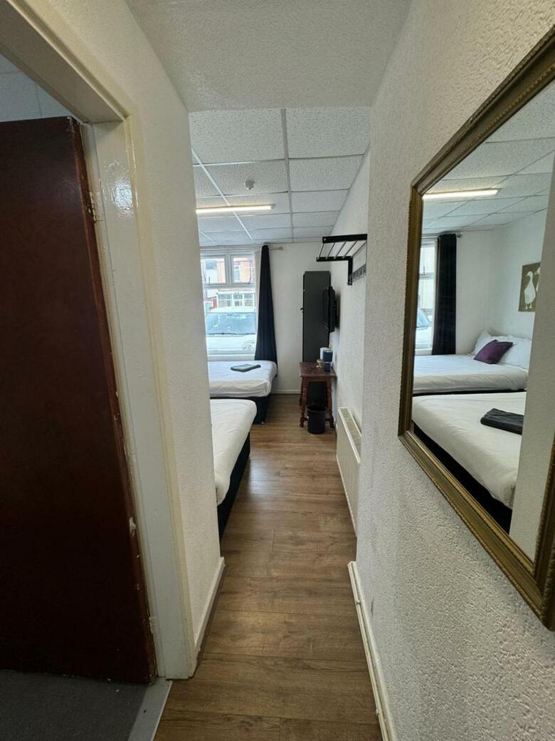 Hostal Burlington West Hotel