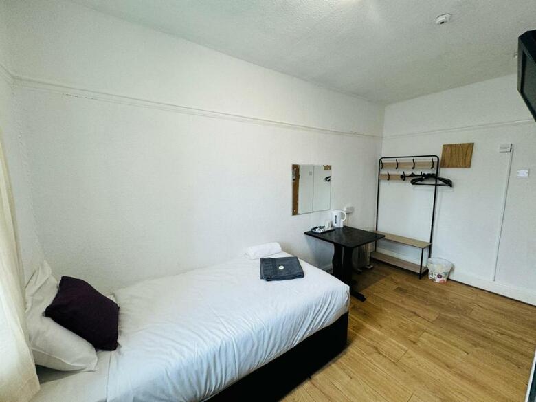 Hostal Burlington West Hotel