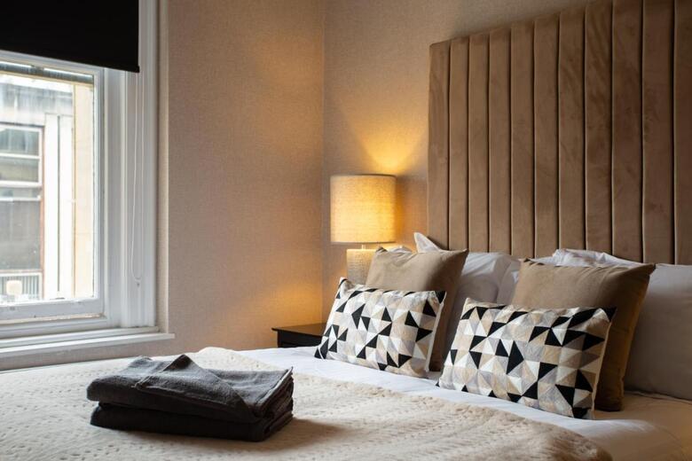 Crown Street Aparthotel