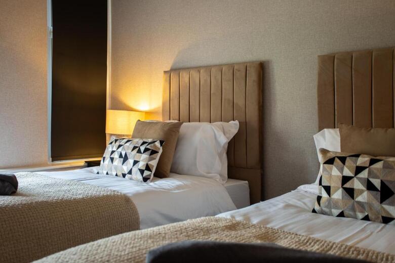 Crown Street Aparthotel