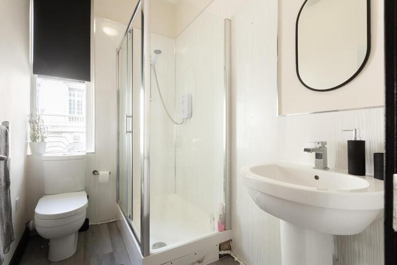 Crown Street Aparthotel