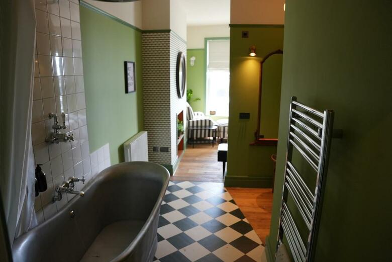The London & Paris Hotel