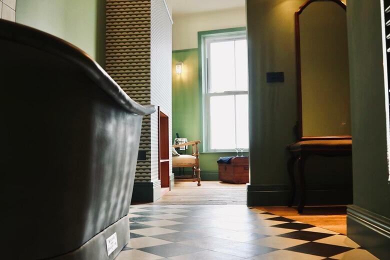 The London & Paris Hotel