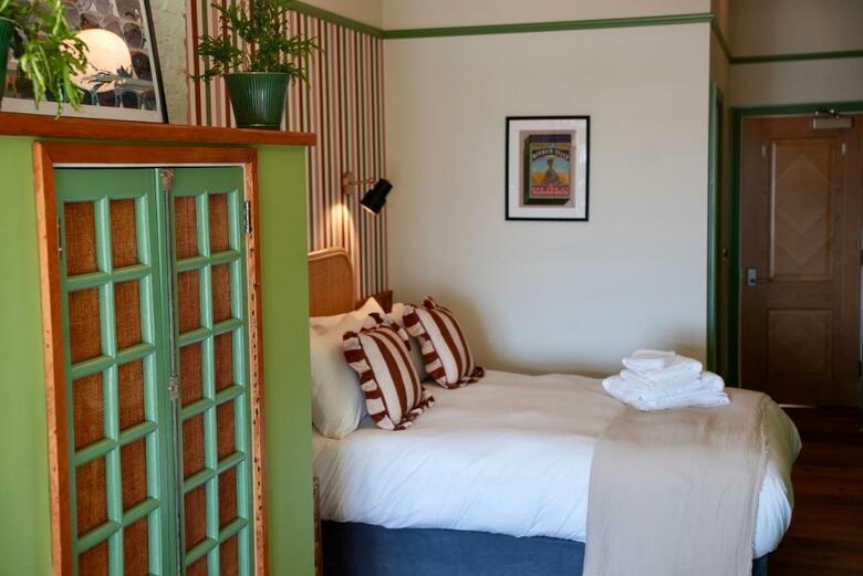 The London & Paris Hotel