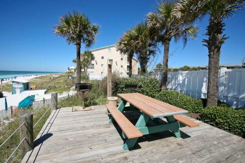 Aparthotel Crystal Sands Condominiums By Wyndham Vacation Rentals