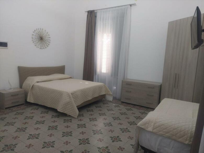 Hostal Guest House Lamphotel Militello