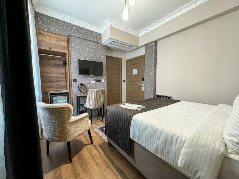 Grand Clover Hotel
