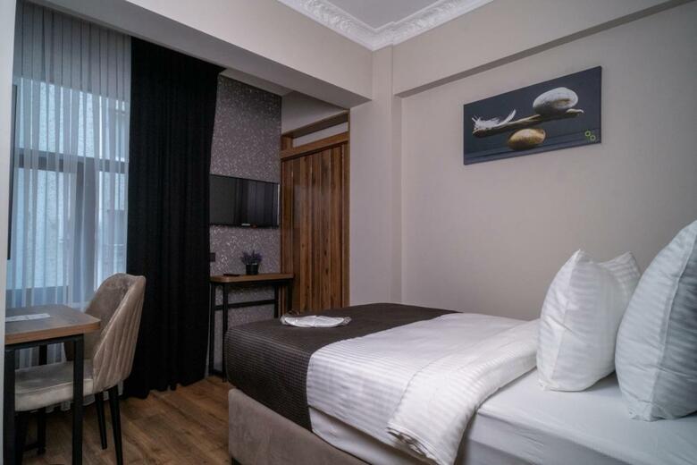 Grand Clover Hotel