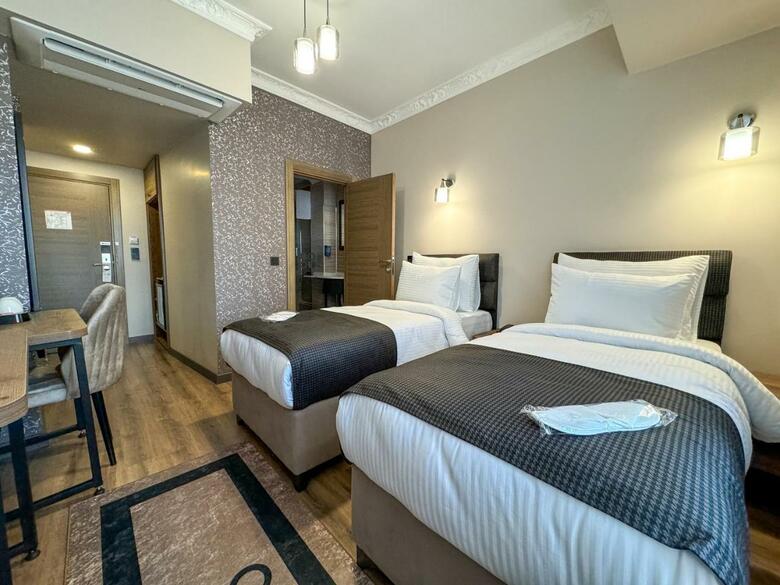 Grand Clover Hotel