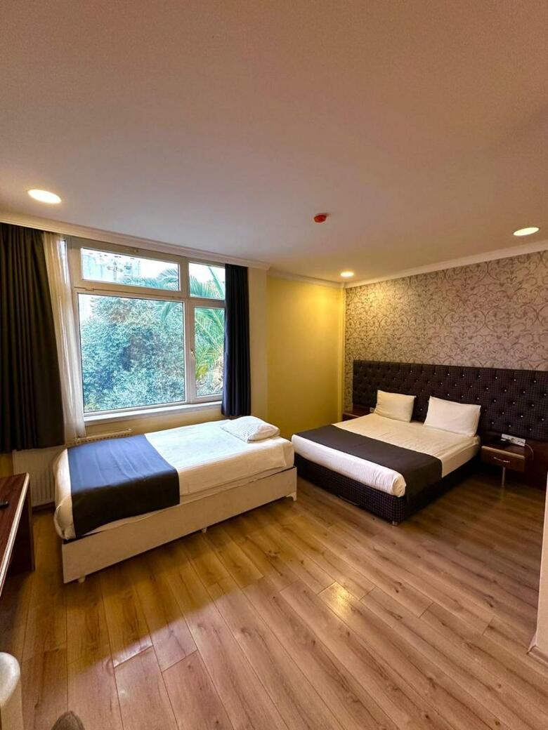 Grand Ararat Hotel