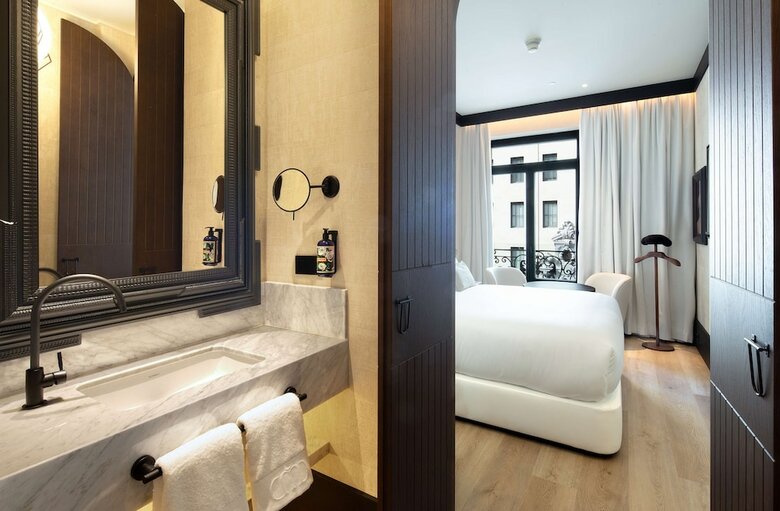 Hotel Montera Madrid, Curio Collection By Hilton