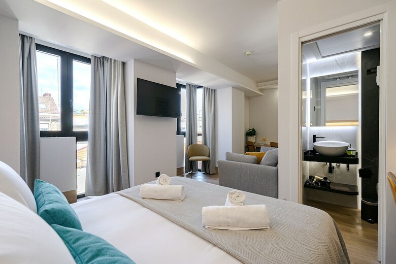 Aparthotel Feelathome Ventas Suites