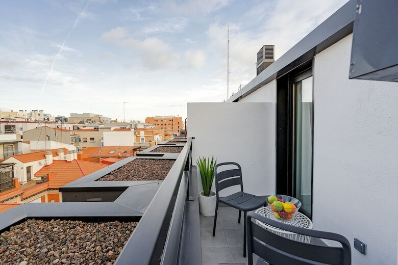 Aparthotel Feelathome Ventas Suites