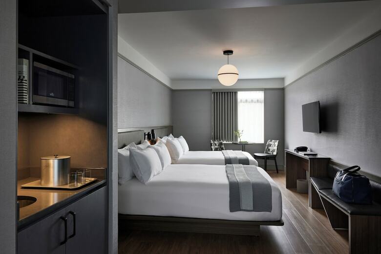 Melrose Hotel