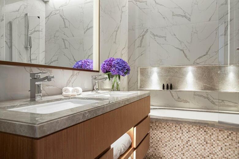 Al Jaddaf Rotana Suite Hotel