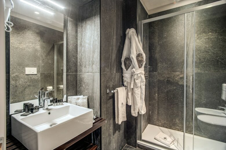 Hotel 77 Seventy-seven