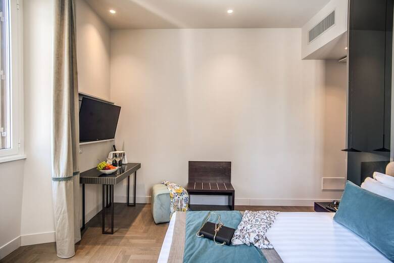 Hotel 77 Seventy-seven