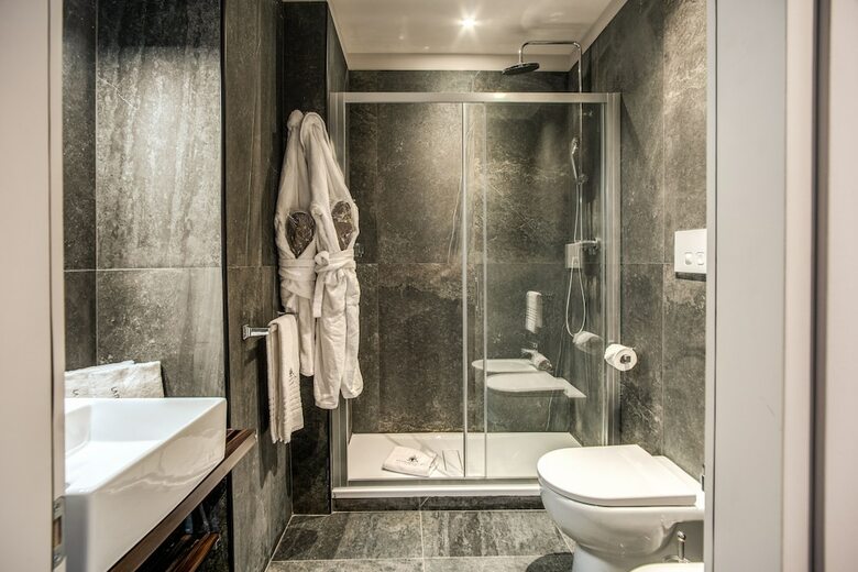 Hotel 77 Seventy-seven